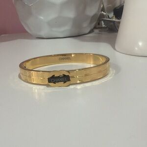 Elegant Gold and Black Bracelet